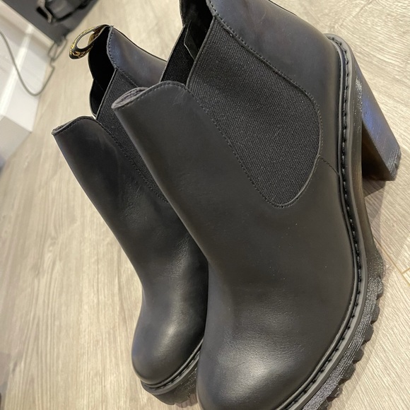 Dr. MARTENS HURSTON HEELED CHELSEA BOOTS BLACK  11 - Picture 4 of 6